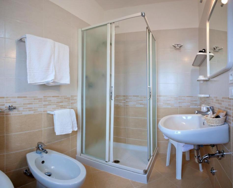 Hotel Fabris Caorle Rum bild
